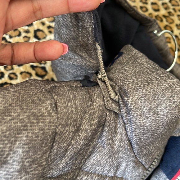 Tommy Hilfiger puffer - Picture 3 of 6